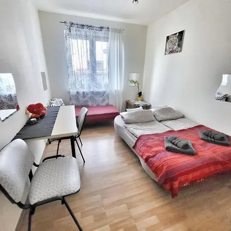 Przy Alejach Jerozolimskich Apartment Warschau