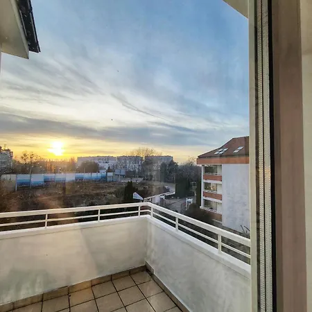 Przy Alejach Jerozolimskich Apartment *