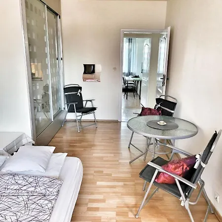 Przy Alejach Jerozolimskich *